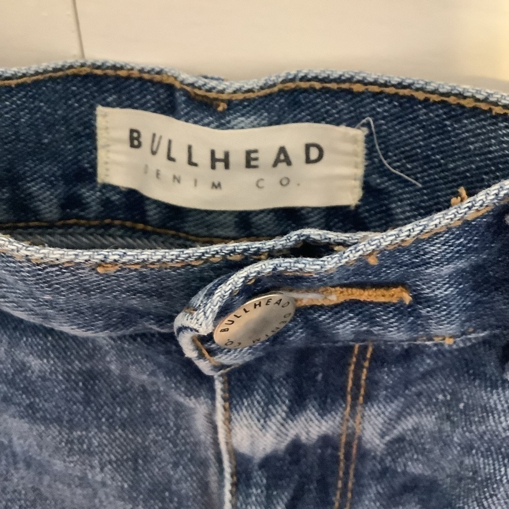 Bullhead women’s denim distressed high rise cut off shorts. Size 28 - Picture 6 of 7
